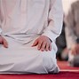 Mimpi Sholat Sendiri Diganggu Orang